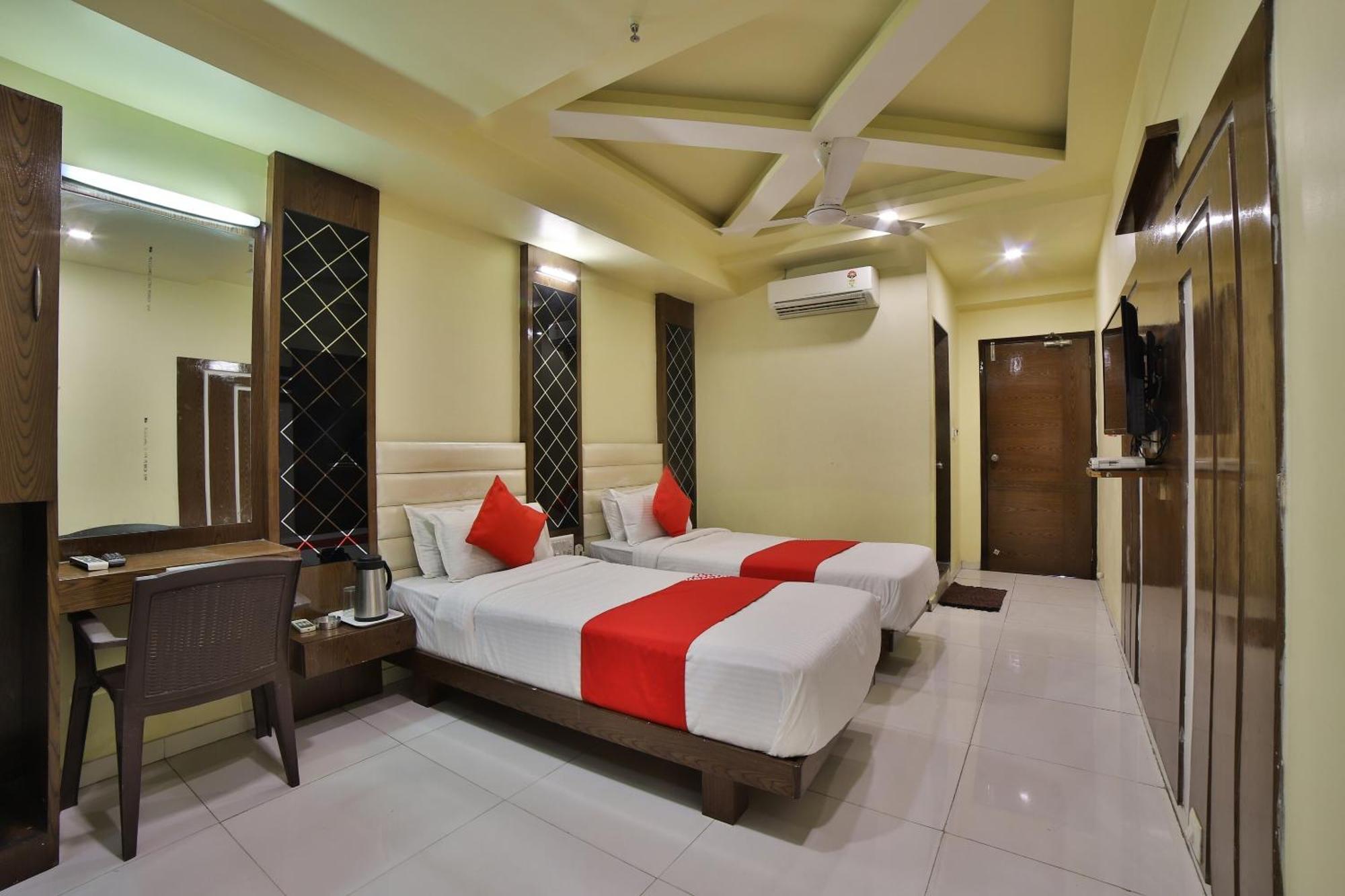 Capital O Kalash Residency Ахмедабад Екстер'єр фото